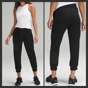 Lululemon Scuba High-Rise Cropped Jogger Black Size 2 NWT